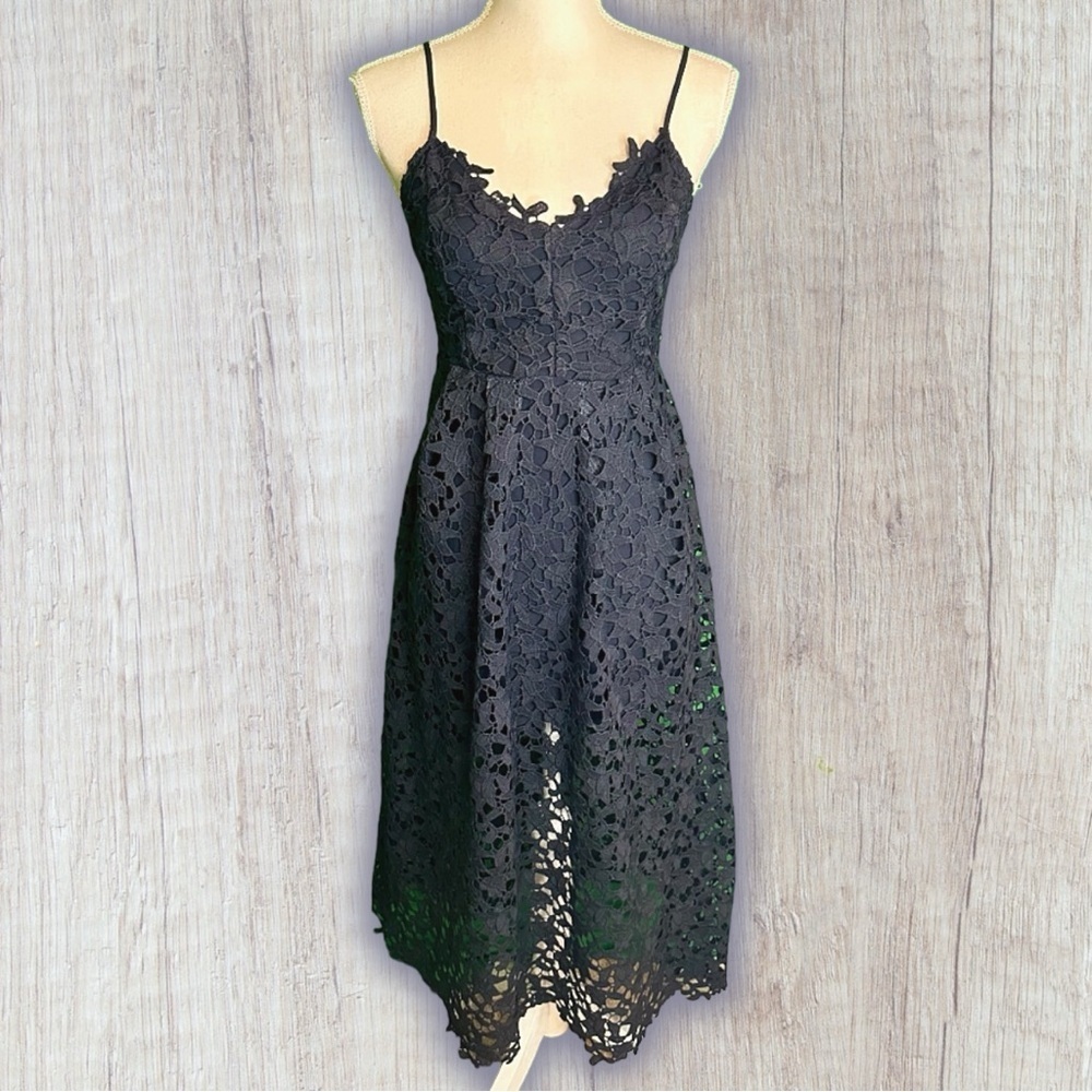 ASTR The Label Navy Blue ‘Lace Illusion Midi Dress’ Size Small - Picture 7 of 16